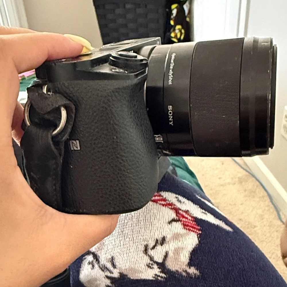 Sony Black Mirrorless Digital Camera a6000 - Picture 3 of 5
